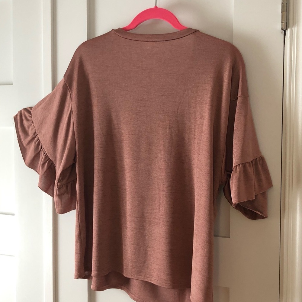 Crop blouse with ruffled sleeves